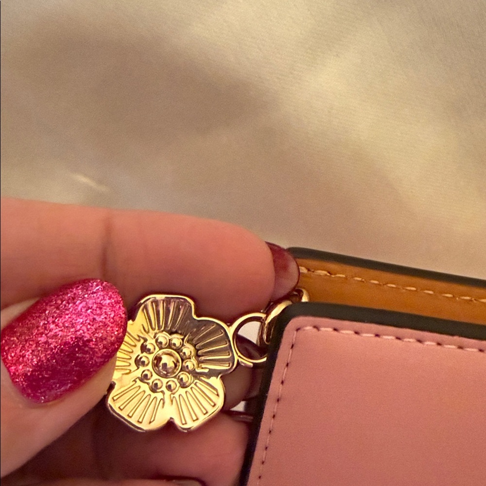 šøCoach NWT Powder Pink Snap Wallet In Signature Canvas With Flower Charm - Picture 7 of 7